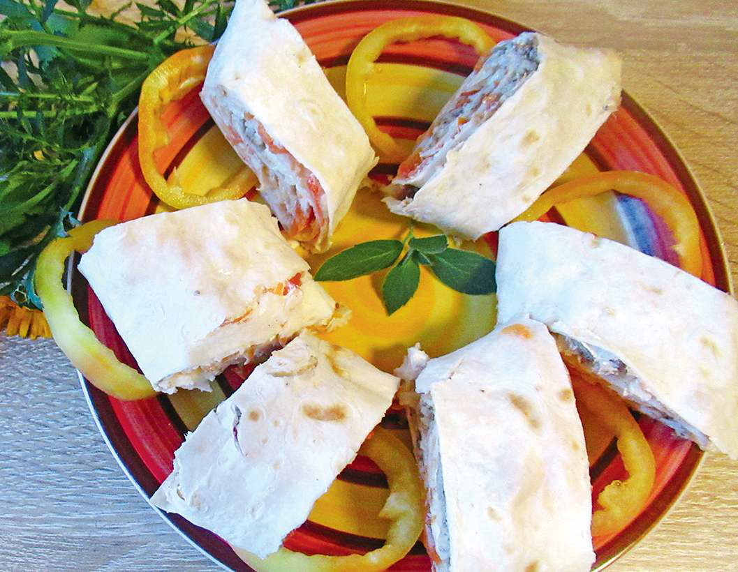 Рулет из лаваша со шпротами