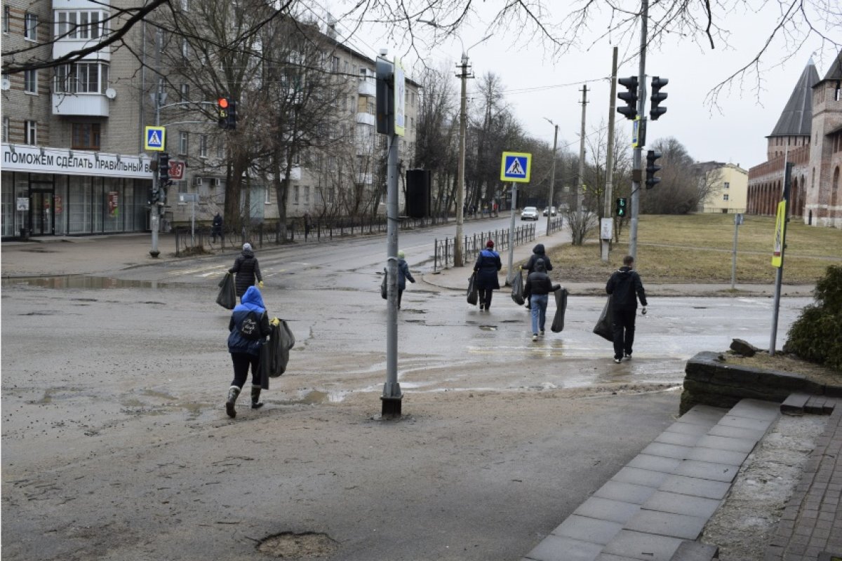    Общегородские субботники собираются продолжать проводить в Смоленске