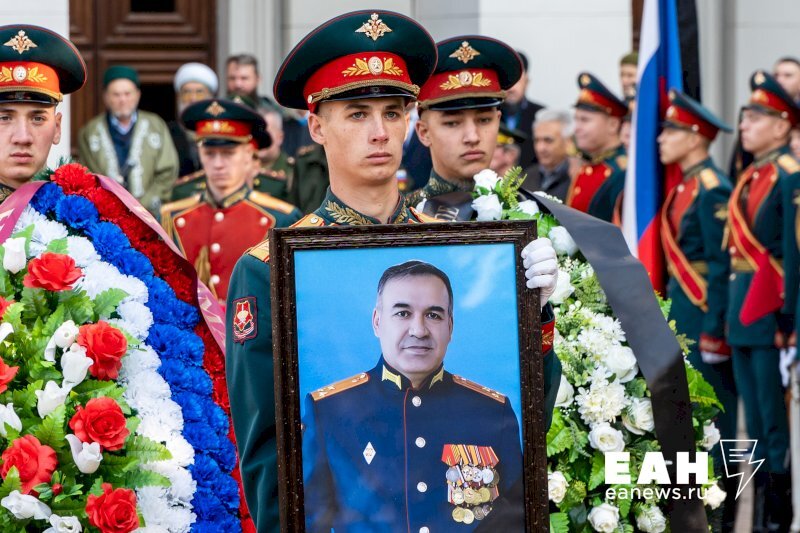 В Екатеринбурге простились с полковником-миротворцем Караевым