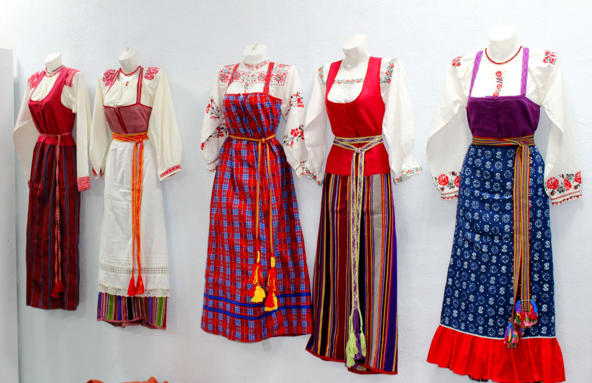 Раскраски Татарские национальные костюмы скачать и распечатать бесплатно