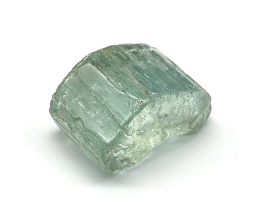 Минерал аквамарин из месторождений Бразилии.  Сорт кристалла: AAA, размер:  18*13*9мм, масса: 4г. Стоимость подобного кристалла в розничных магазинах может начинаться от 2 600 рублей за кристалл с аналогичными характеристиками