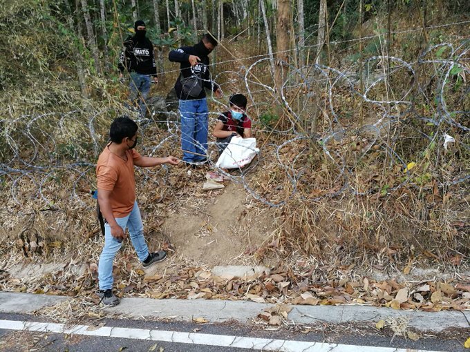 Вот как-то так осуществляется переход границы Таиланда.