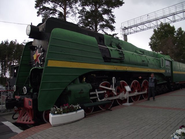 Этот локомотив - П-36 - получил прозвище «Генерал» за жёлтую линию на боковых панелях. Фото из личного архива автора (С), 2019 год. Листайте вправо. чтобы увидеть больше 👉