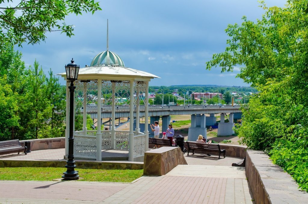 Ufa garden. Сад Салавата Юлаева Уфа. Беседка сад Салавата Юлаева Уфа. Сад Салавата Юлаева Уфа мост. Парк Крупской Уфа.