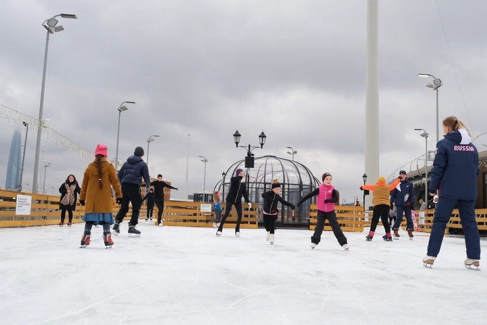    Каток у Флагштока открылся в Петербурге в ноябре. Фото: пресс-служба АО «Зенит Арена»