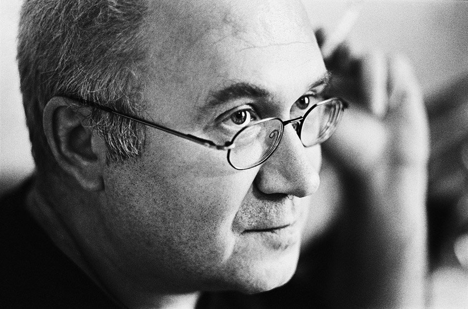 Илья Валерьевич Кормильцев (26 сентября 1959, Свердловск — 4 февраля 2007, Лондон) — русский поэт, переводчик с английского, итальянского и французского языков, музыкальный и литературный критик, основной автор текстов песен группы "Наутилус Помпилиус", основатель и главный редактор издательства "Ультра.Культура" (2003—2007)