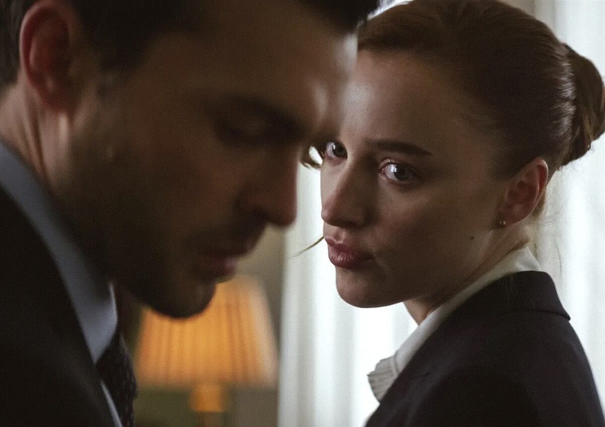 Триллер, драма. США. В главных ролях: Фиби Дайневер, Олден Эренрайк, Эдди Марсан, Рич Соммер.