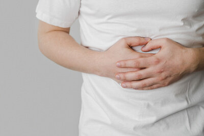    Болит живот © Freepik