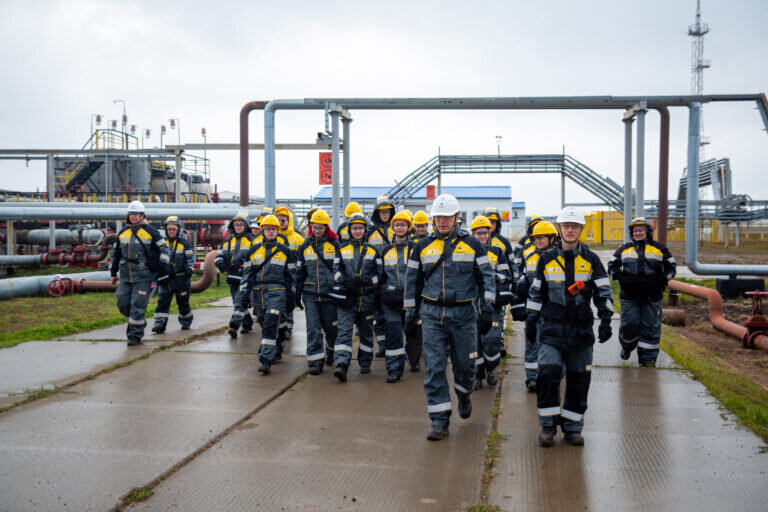   В гостях у нефтяников побывали студенты-активисты «Движения первых» Кристина Просвиркина
