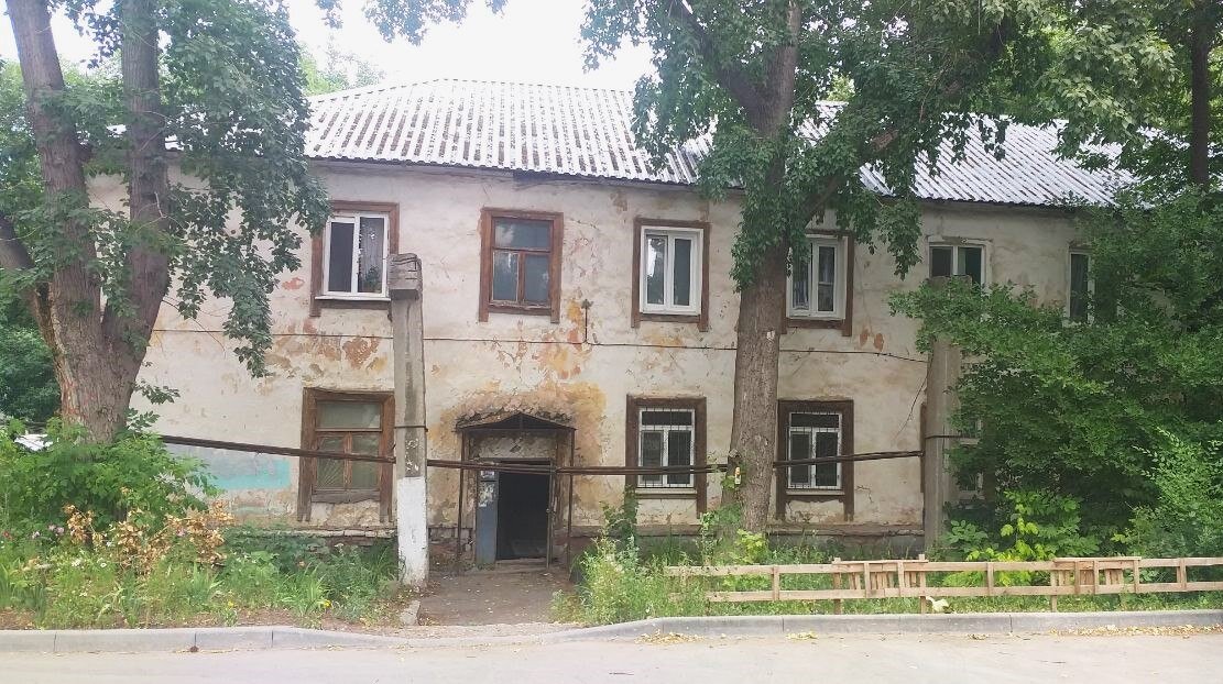  Если дом решат снести, собственники придомовой территории получат компенсацию и за участок. Фото автора