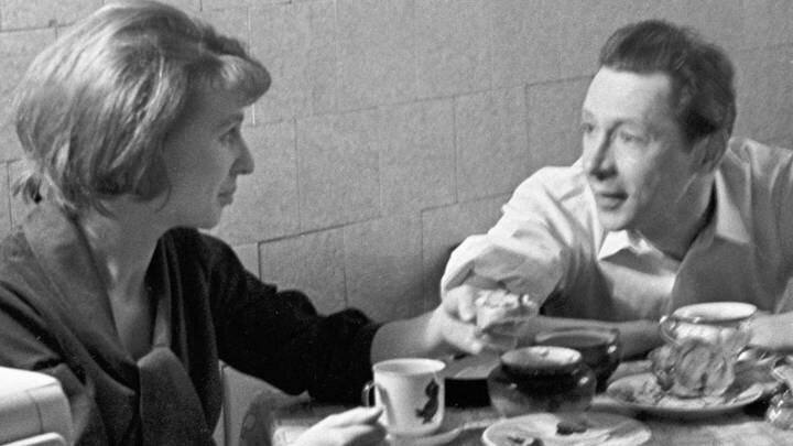  Народный артист РСФСР, главный режиссер московского театра-студии «Современник» Олег Ефремов и его жена, актриса Алла Покровская / Фото: Галина Кмит / РИА Новости