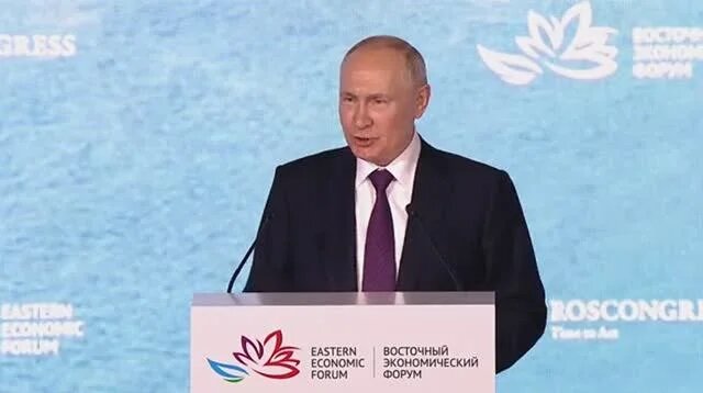 Выступление президент России В. В. Путина на  Восточном экономическом форуме. Фото из открытых источников сети Интернета (Яндекс - картинки)