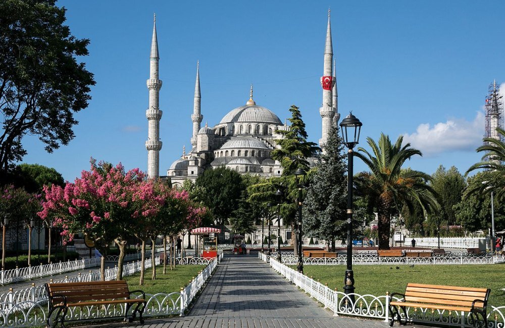 Голубая мечеть. Мечеть Султана Ахмеда голубая мечеть. Султан Ахмед Стамбул. Sultanahmet мечеть Стамбул. Площадь Султан Ахмед в Стамбуле.
