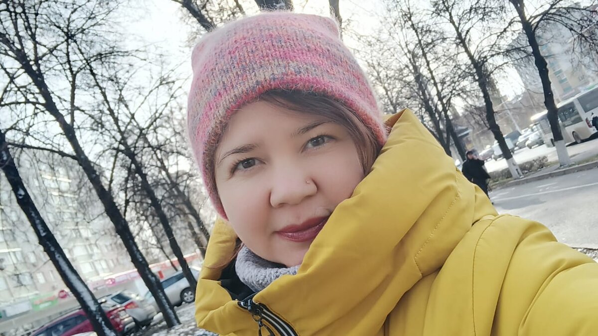 Вот такая шапка на моей дочурке.