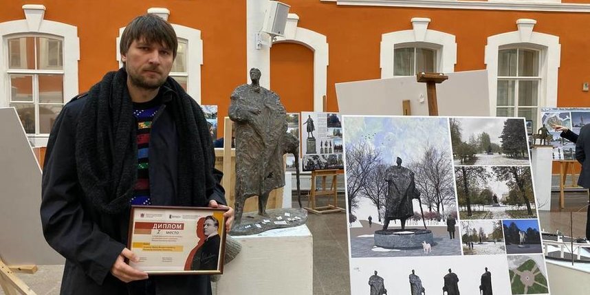    1-е место досталось творческому тандему скульптора Евгения Ротанова и архитектора Ивана Кожина.предоставлено Комитетом по градостроительству и архитектуре.