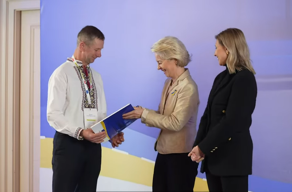 Урсула врёт, что ждёт вышиванки в Европе