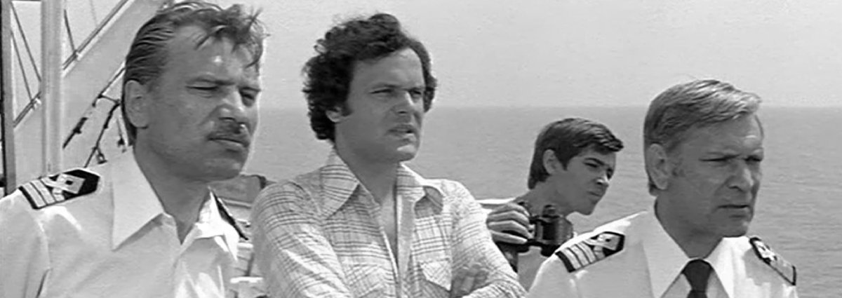 Перестроечные времена: тренд на униформу захватил мир