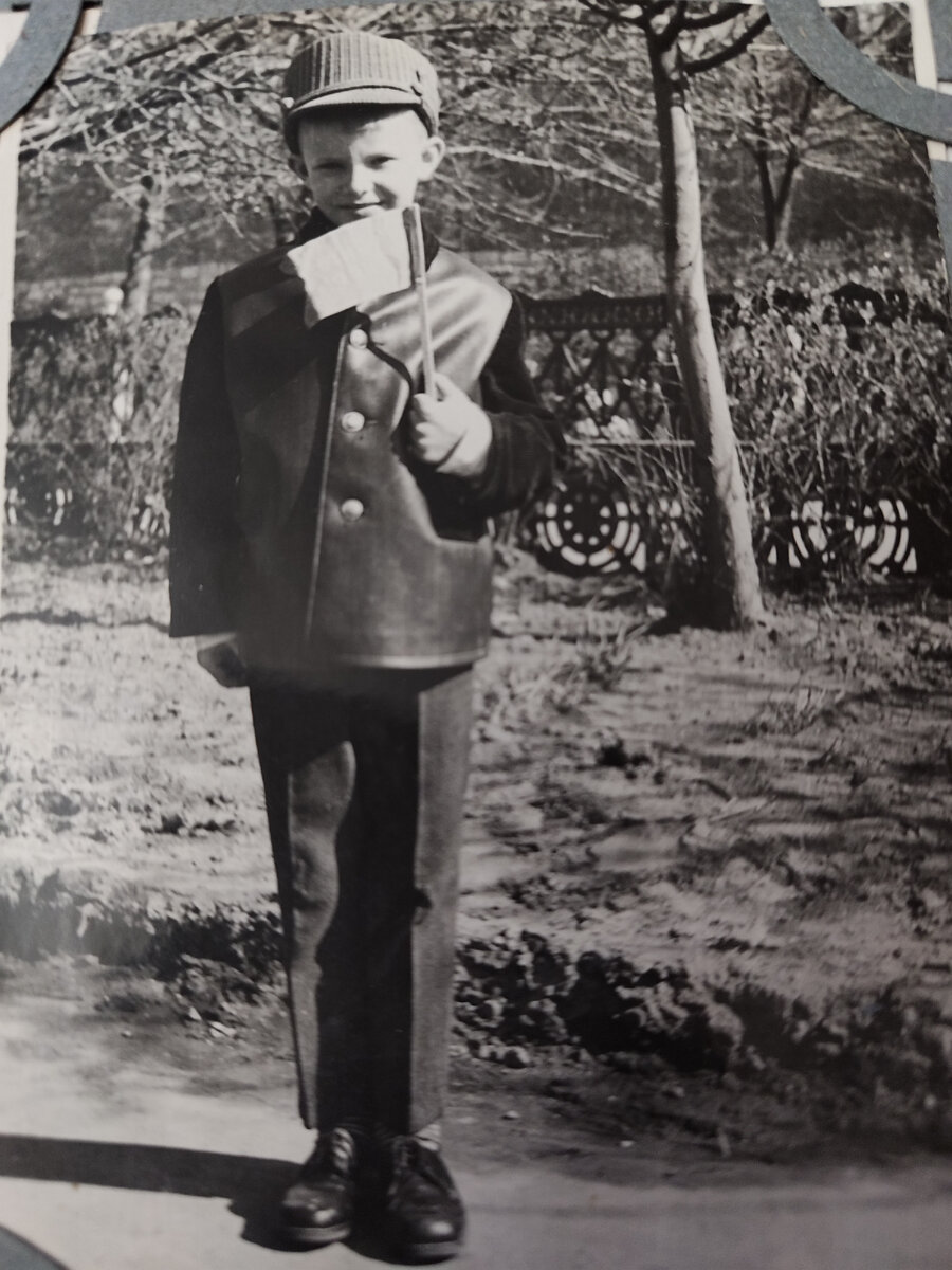 Мой старший брат, 1970 год (из нашего семейного альбома).