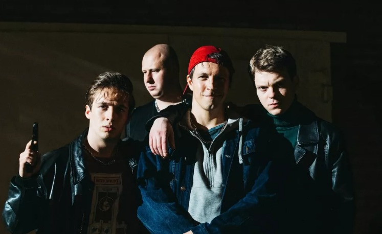 Слева направо отмороженные: Вжик, Масса, Чак, Фил