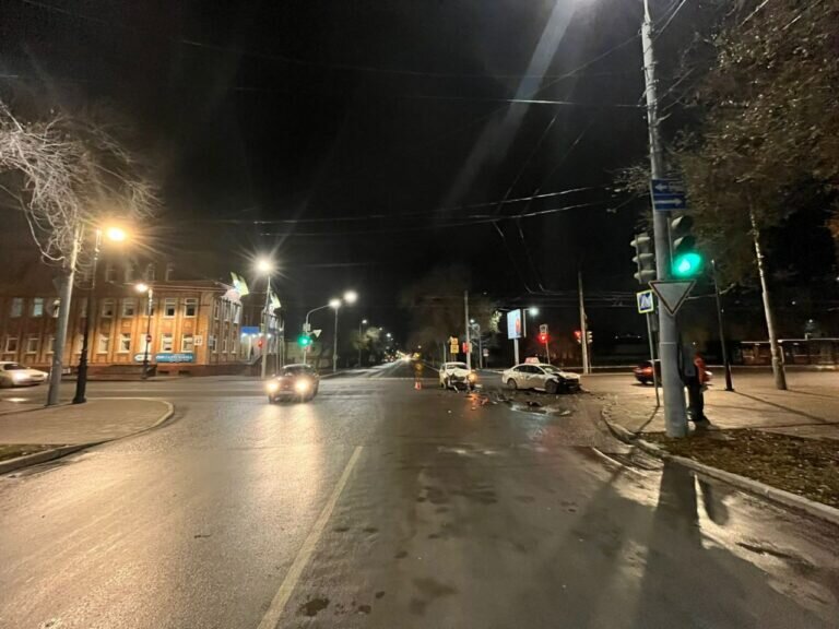    Пострадала женщина. В Оренбурге на улице 8 Марта столкнулись «Фольксваген Поло» и «Датсун» Кристина Просвиркина