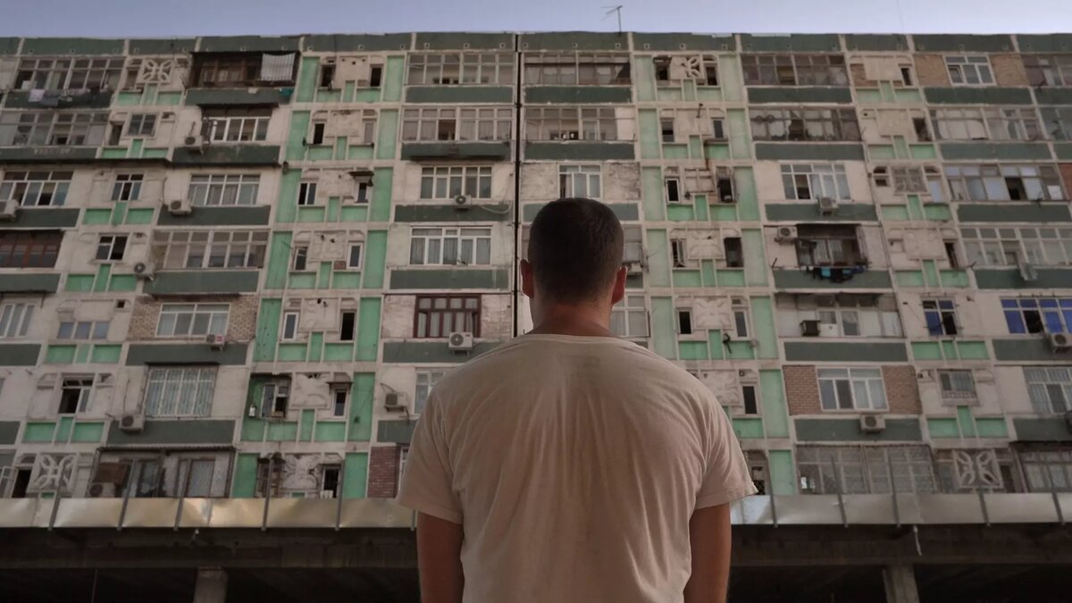     Россия по оценке World Population Review вошла в число стран с самой маленькой долей арендного жилья. В 89% домов люди проживают по праву собственности. Это 13 место в мире!