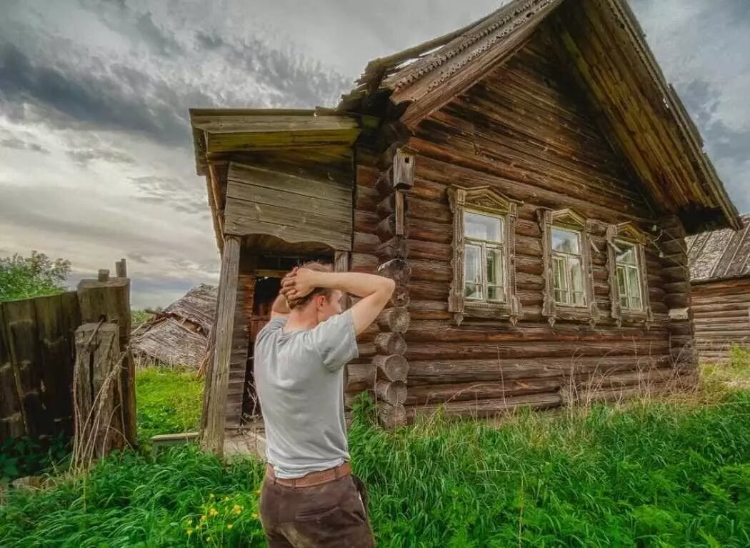 Дом деревенская жизнь. Глухая деревня. Уехать в деревню. Жизнь в глухой деревне. Домик в деревне люди.