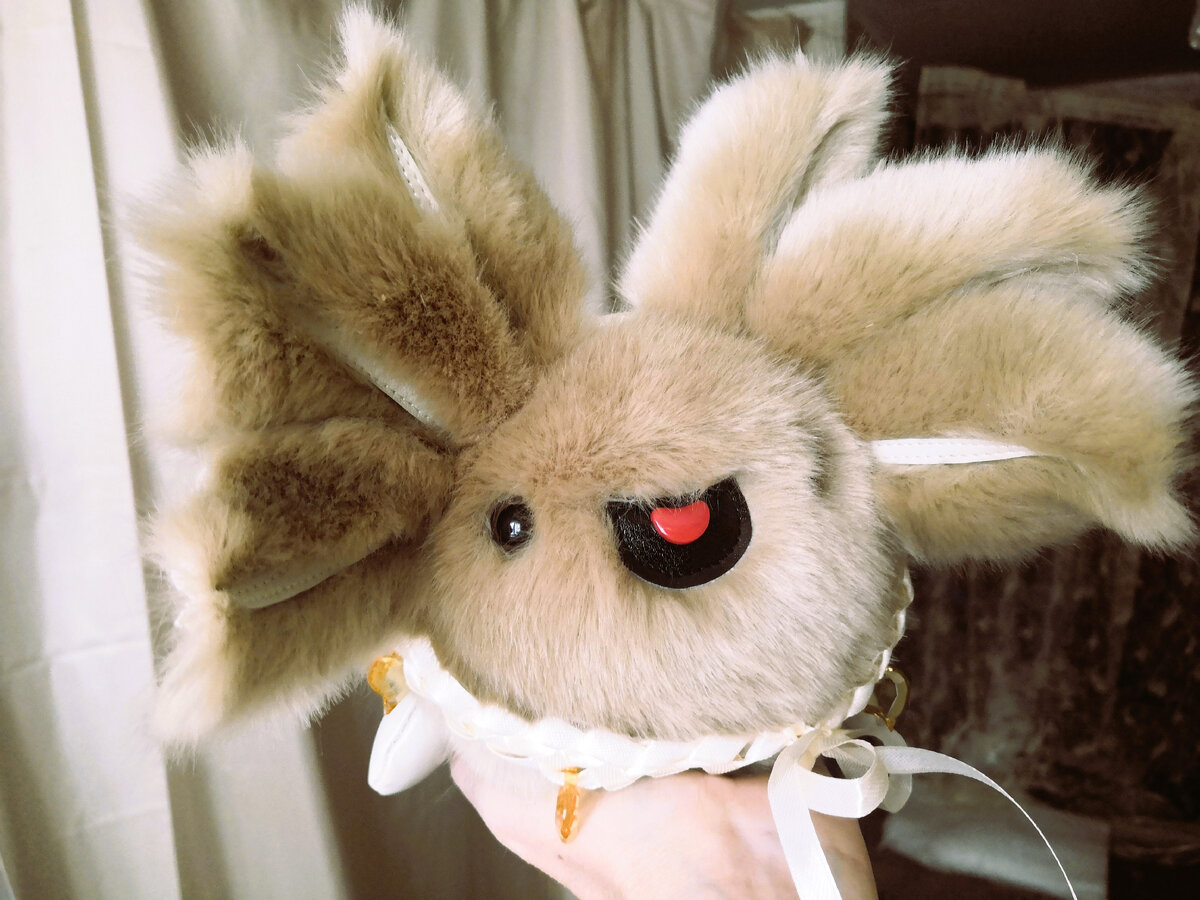 у меня купили вот этого аксолотля из Гонконга через площадку Инспайер Апфлит.