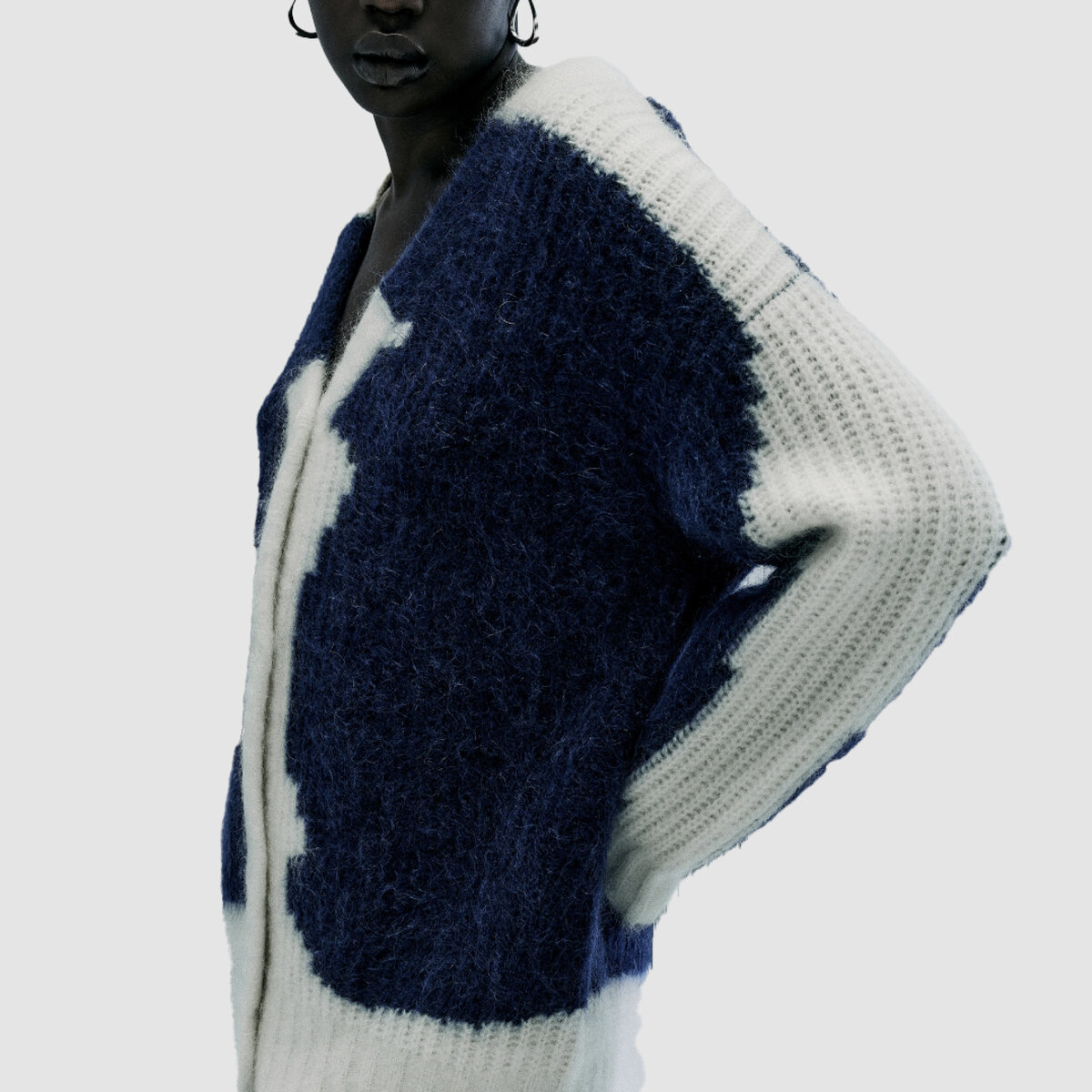    Поло из ангоры, кашемировый палантин, вязаный бомбер и еще 27 вещей для уютного ноября. Выбор BURO. (фото 1)