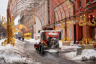    Уборка снега в Москве ©Мария Шуревская РИАМО