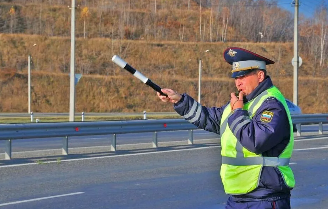 Желтая сплошная штраф. Гаишник.