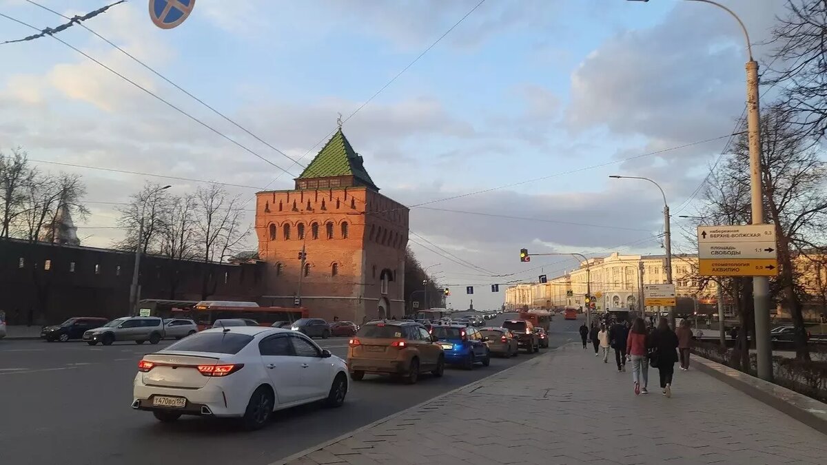     10 улиц и площадей Нижнего Новгорода попали в список мест, в которых запрещена разносная торговля. Это следует из документации, опубликованной на сайте мэрии.