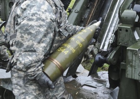    ЕС предупредил Киев, что не сможет передать обещанный миллион снарядов
