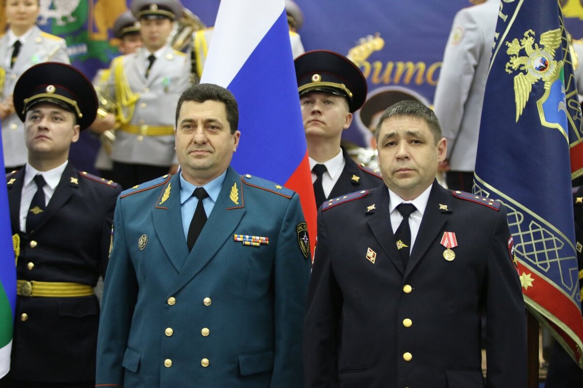    Полицейские из Нягани награждены медалями «За спасение на пожаре»