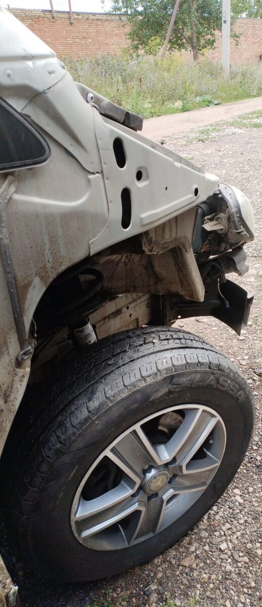 Демонтируем передний бампер, крылья и капот