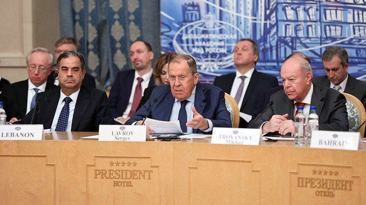 ВЫСТУПЛЕНИЕ СЕРГЕЯ ЛАВРОВА В ХОДЕ ПОСОЛЬСКОГО КРУГЛОГО СТОЛА ПО ТЕМАТИКЕ УРЕГУЛИРОВАНИЯ СИТУАЦИИ ВОКРУГ УКРАИНЫ. ФОТО: МИД РОССИИ