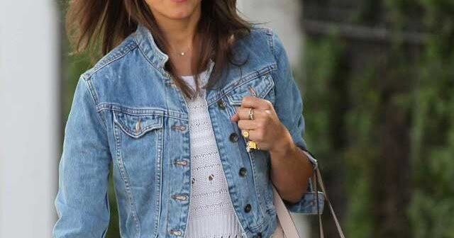https://2.bp.blogspot.com/-Yb5Sdi_Y6o0/UPI5ErOw00I/AAAAAAAAShg/m6XMJPHmxNI/w1200-h630-p-k-no-nu/Pippa+Middleton+Denim+Jacket+Dress+styles.jpg
