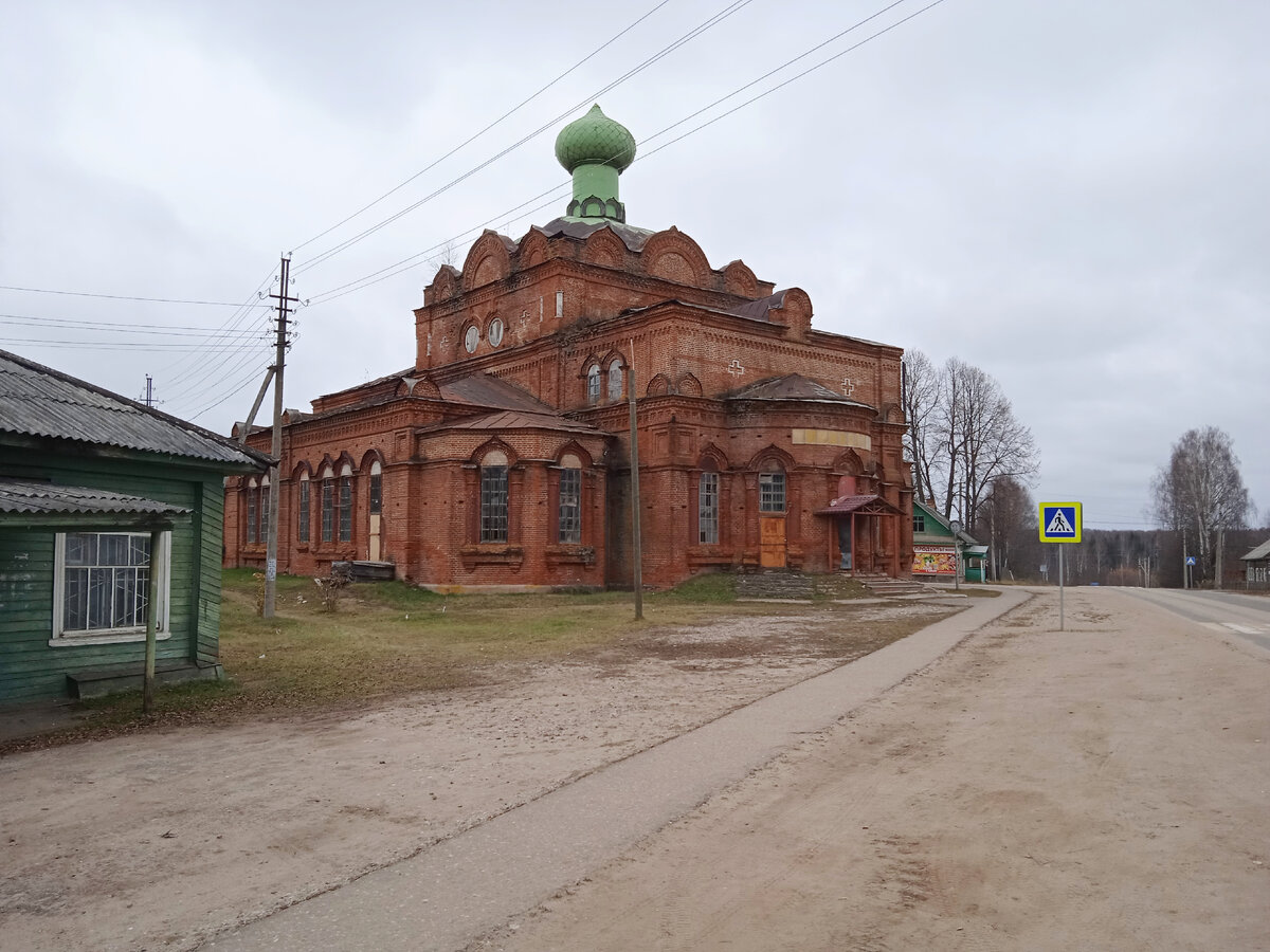 Неосвящённый храм Покрова Пресвятой Богородицы. Фото автора.