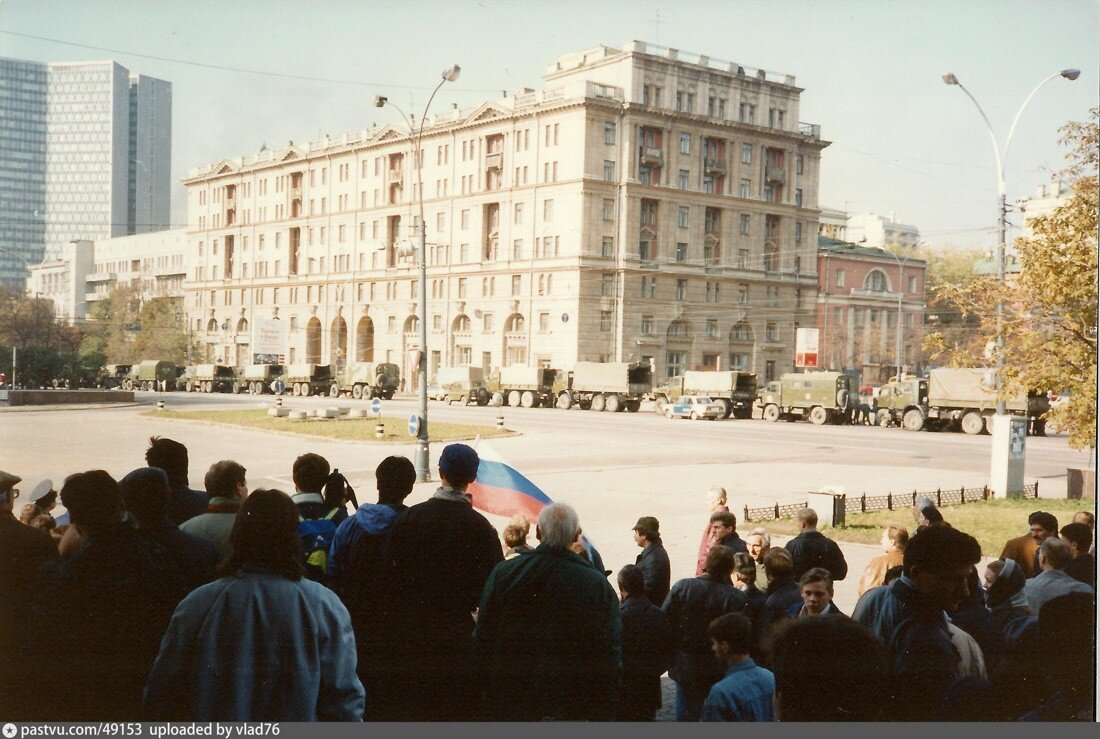 Белый дом 1993. Октябрьский путч 1993. Новый Арбат 1993. Арбат 1991 белый дом. Путч 1993 года Кутузовский проспект.