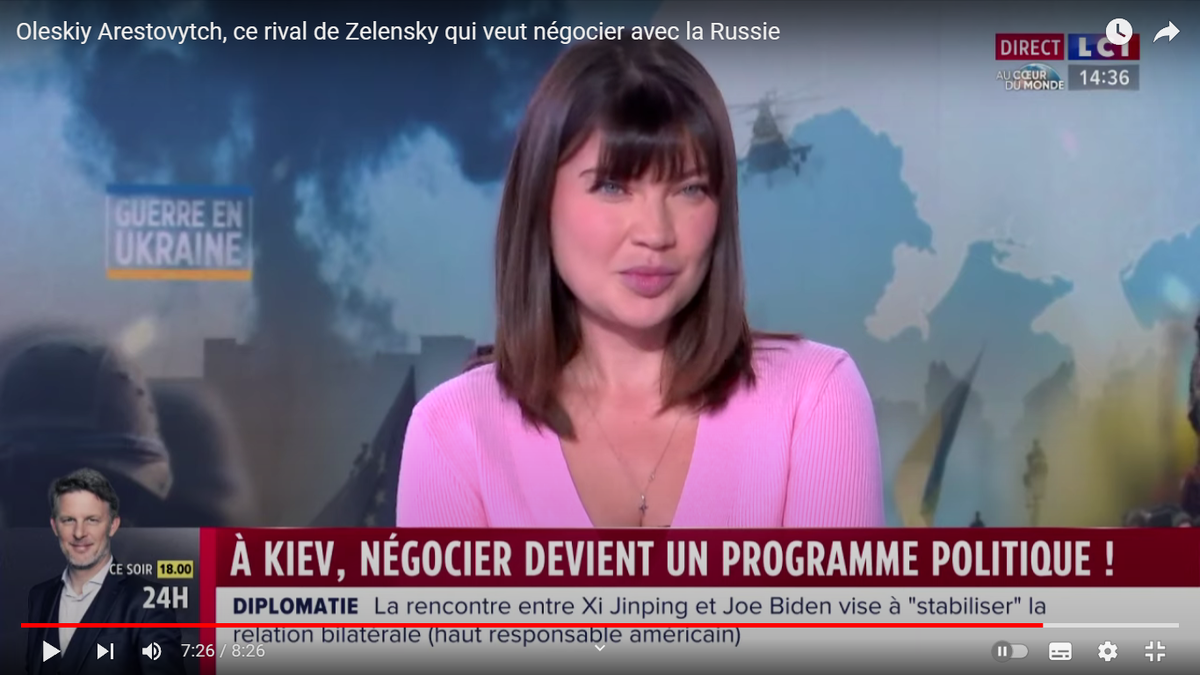 Маша Кондакова разит взглядом Марка Семо.  Скриншот из передачи, опубликованной на канале LCI в YouTube.