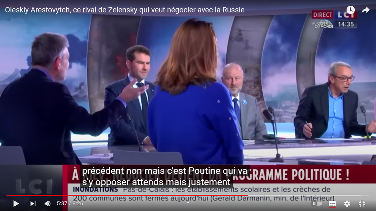 Субтитры "Но Путин будет против". Ксавье де Жиакомони, крайний справа. Скриншот из передачи, опубликованной на канале LCI в YouTube.