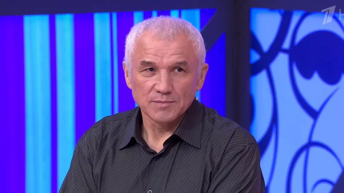     Бывший участковый из Татарстана Владимир Шакиров прокомментировал Inkazan обвинения его экс-супруги Анастасии Урусовой об изнасиловании, когда ей было 16 лет.
