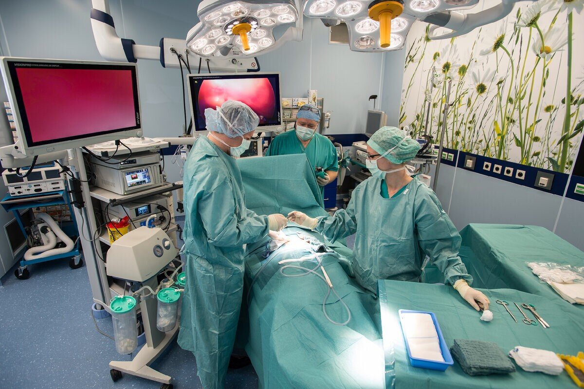 Универсальный медицинский госпиталь в сша. Больница denia espana. Больница на каширке онкология палаты. Хиругическое отделение. Госпиталь онкология.