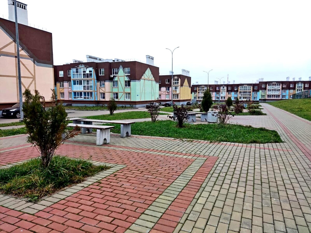 Одна из улиц района, в котором живу.