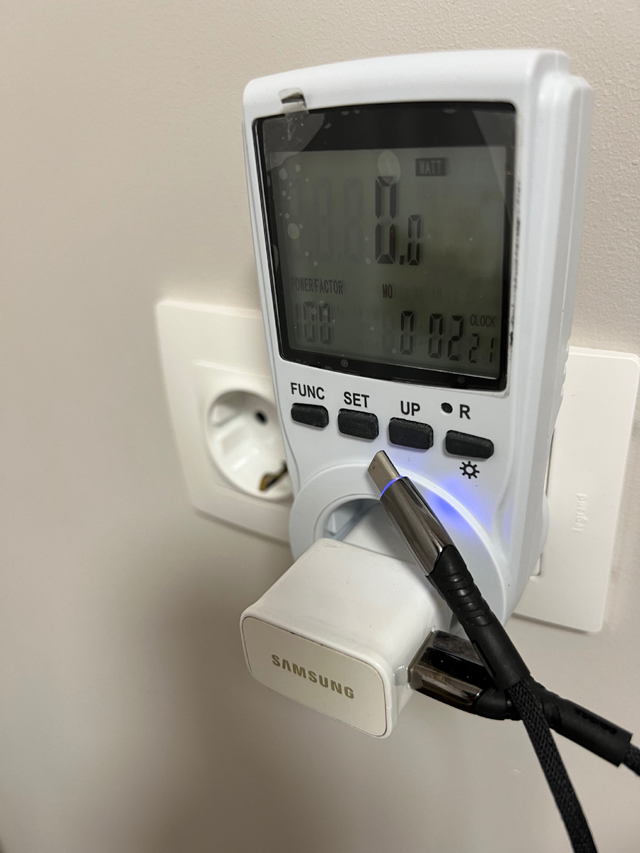 Проверка показала - потребление без телефона - 0 ватт