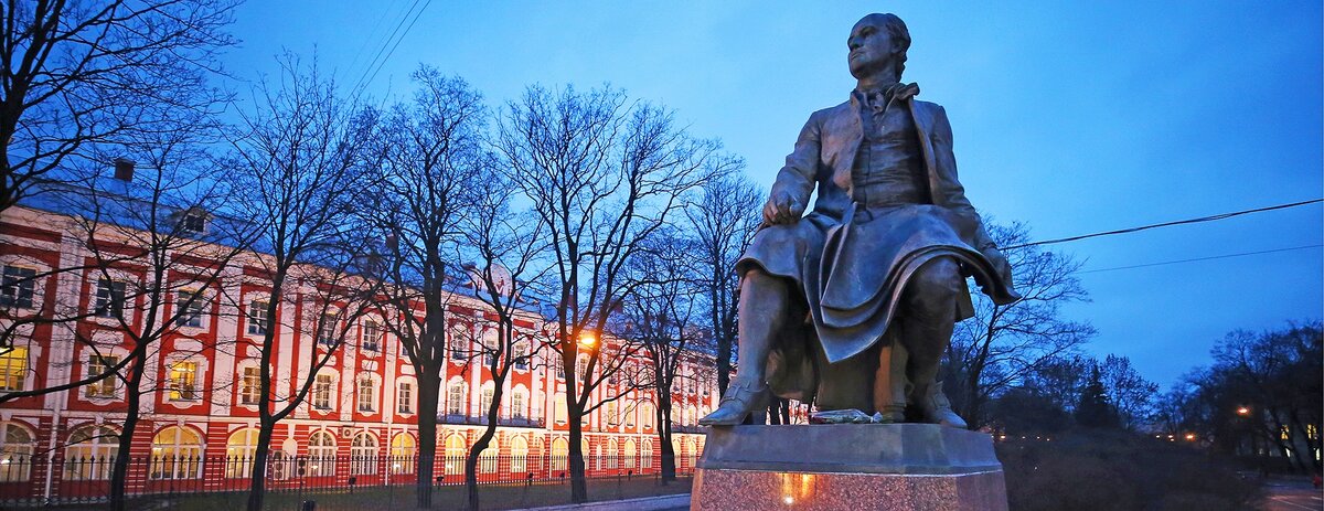    Кнайсль теперь возглавляет центр G.O.R.K.I. Санкт-Петербургского государственного университета и пишет книгу о Европе. / Фото: Петр Ковалев/ТАСС