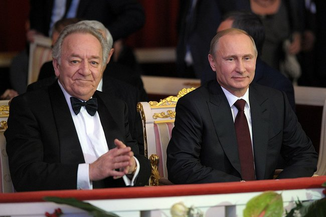 Юрий Темирканов и Владимир Путин на гала-концерте к 75-летию дирижёра. Санкт-Петербург. 14 декабря 2013. Фото: wikipedia.org