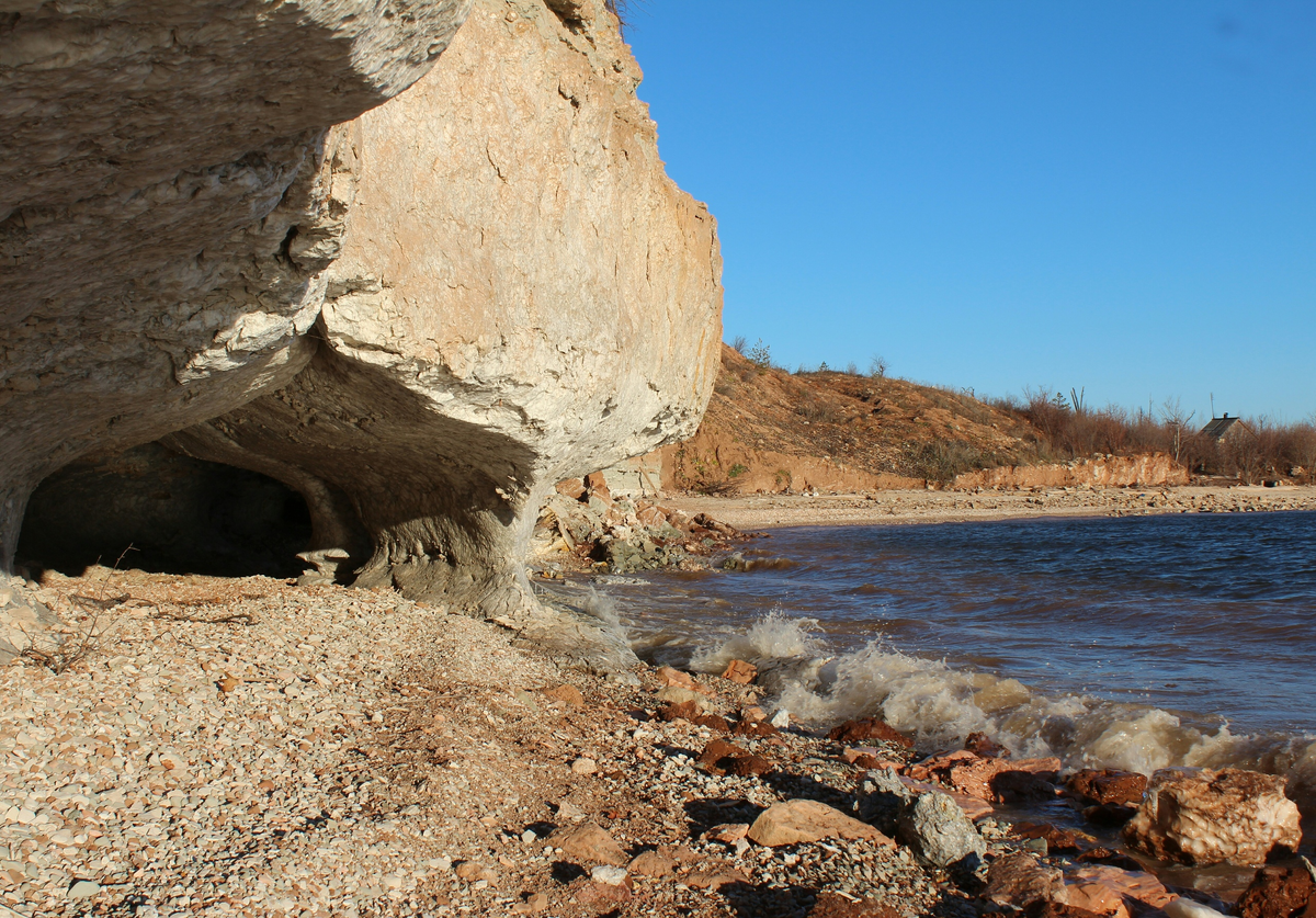 Вот такие вот "плавные формы" подмывает высокая летняя вода