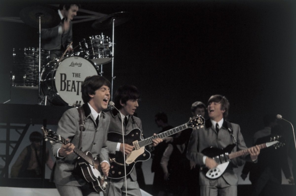    Последняя песня The Beatles возглавила британский хит-парад