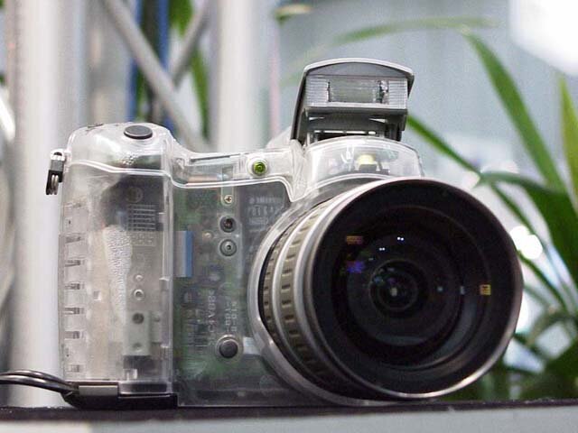 Sony DSC-D700 на World PC Expo'98 в оригинальном полупрозрачном корпусе (редкость редкая и недостижимая для обычных коллекционеров)