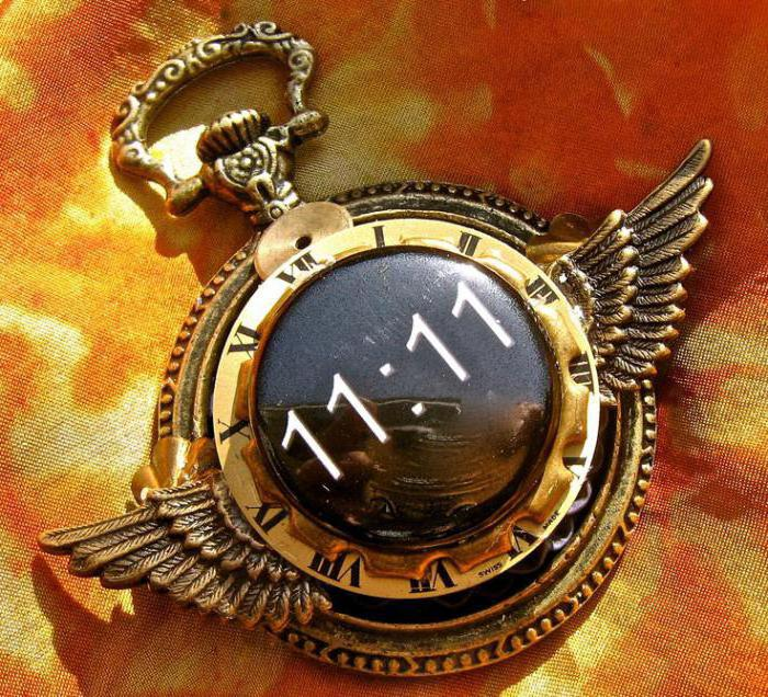 11 ноября ищи на часах 11:11, 23:23, 12:21, 12:12 и тд